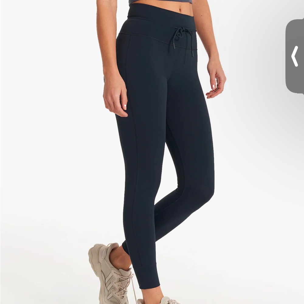 Vuori daily leggings barely worn EUC